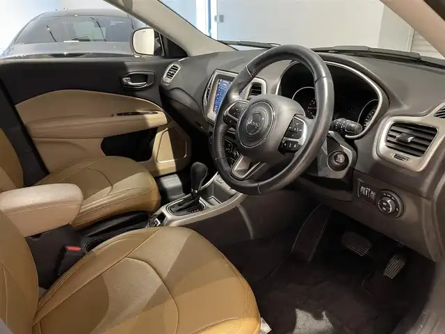 クライスラー・ジープ ジープ コンパス モハベサンドエディション 静岡県 2019(平31)年 4.7万km ベージュ 限定100台 /ACC LKA BSM /U-CONNECTナビ /AppleCarPlay /フルセグTV BT USB /革調シートカバー /純正1７インチAW /オートマチックハイビーム