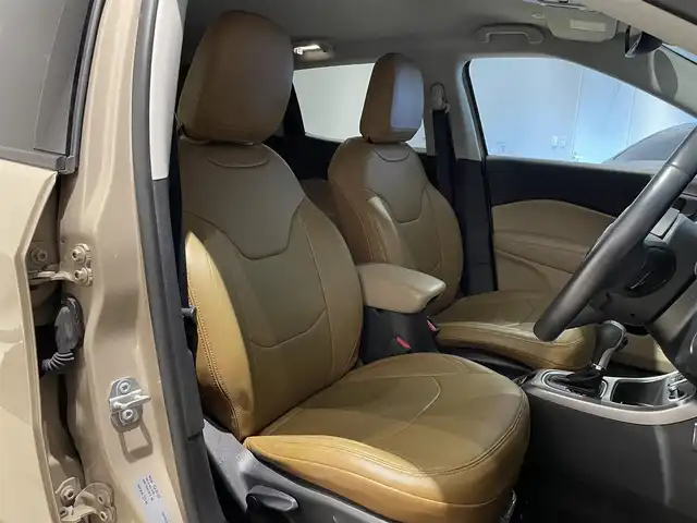 クライスラー・ジープ ジープ コンパス モハベサンドエディション 静岡県 2019(平31)年 4.7万km ベージュ 限定100台 /ACC LKA BSM /U-CONNECTナビ /AppleCarPlay /フルセグTV BT USB /革調シートカバー /純正1７インチAW /オートマチックハイビーム