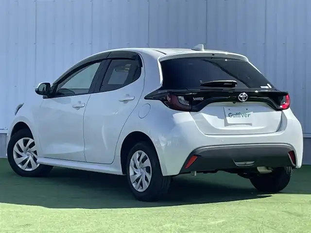 トヨタ ヤリス X 香川県 2023(令5)年 1.6万km プラチナホワイトパールマイカ 登録時走行距離：16078km/トヨタセーフティーセンス/純正8インチディスプレイオーディオ/→コネクトナビ機能付き/→フルセグTV/→Bluetooth/ステアリングリモコン/オートライト/オートハイビーム/前後ドライブレコーダー/スマートキー/プッシュスタート/電動格納ウィンカーミラー