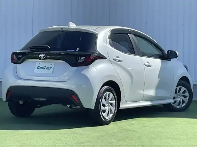 トヨタ ヤリス X 香川県 2023(令5)年 1.6万km プラチナホワイトパールマイカ 登録時走行距離：16078km/トヨタセーフティーセンス/純正8インチディスプレイオーディオ/→コネクトナビ機能付き/→フルセグTV/→Bluetooth/ステアリングリモコン/オートライト/オートハイビーム/前後ドライブレコーダー/スマートキー/プッシュスタート/電動格納ウィンカーミラー