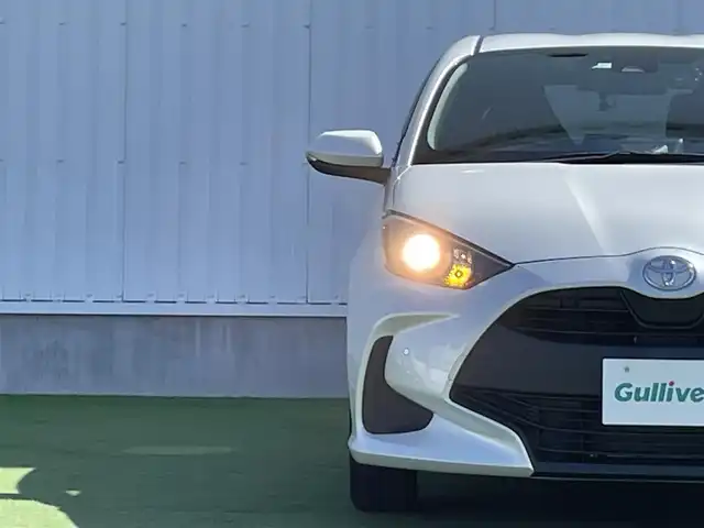 トヨタ ヤリス X 香川県 2023(令5)年 1.6万km プラチナホワイトパールマイカ 登録時走行距離：16078km/トヨタセーフティーセンス/純正8インチディスプレイオーディオ/→コネクトナビ機能付き/→フルセグTV/→Bluetooth/ステアリングリモコン/オートライト/オートハイビーム/前後ドライブレコーダー/スマートキー/プッシュスタート/電動格納ウィンカーミラー