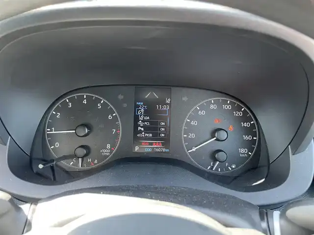 トヨタ ヤリス X 香川県 2023(令5)年 1.6万km プラチナホワイトパールマイカ 登録時走行距離：16078km/トヨタセーフティーセンス/純正8インチディスプレイオーディオ/→コネクトナビ機能付き/→フルセグTV/→Bluetooth/ステアリングリモコン/オートライト/オートハイビーム/前後ドライブレコーダー/スマートキー/プッシュスタート/電動格納ウィンカーミラー