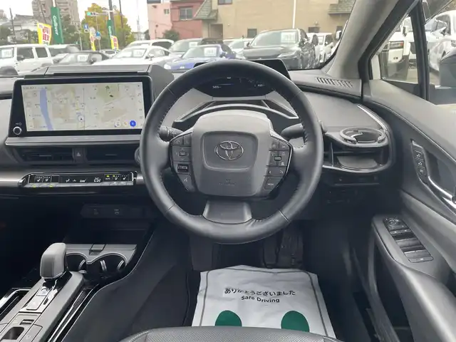 トヨタ プリウス Z 神奈川県 2025(令7)年 0.6万km パール