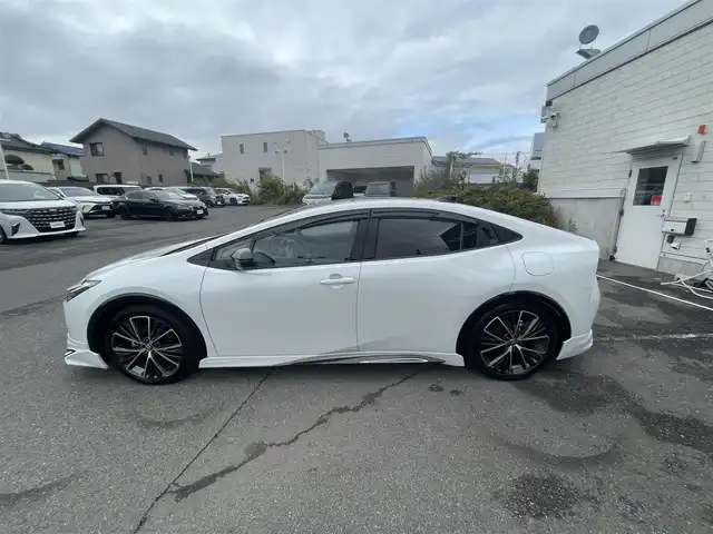 トヨタ プリウス Z 神奈川県 2025(令7)年 0.6万km パール