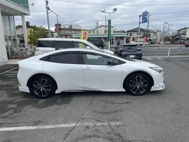 トヨタ プリウス Z 神奈川県 2025(令7)年 0.6万km パール
