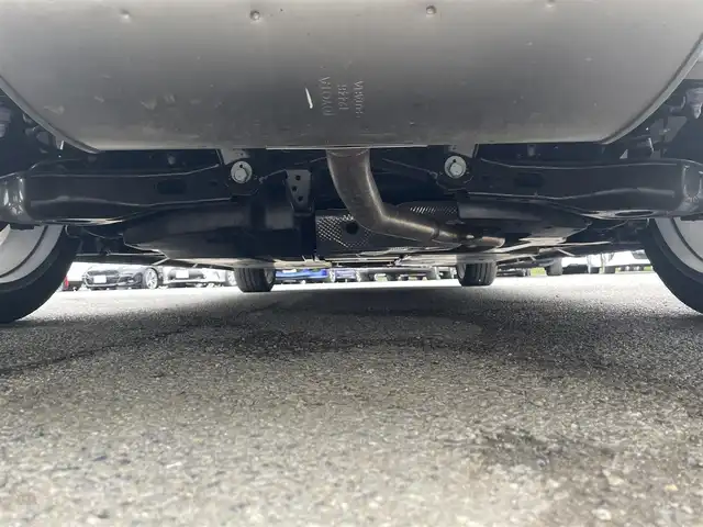 トヨタ プリウス Z 神奈川県 2025(令7)年 0.6万km パール