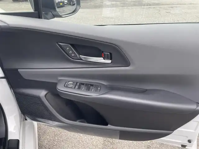 トヨタ プリウス Z 神奈川県 2025(令7)年 0.6万km パール