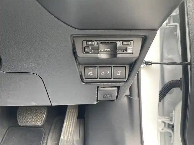 トヨタ プリウス Z 神奈川県 2025(令7)年 0.6万km パール