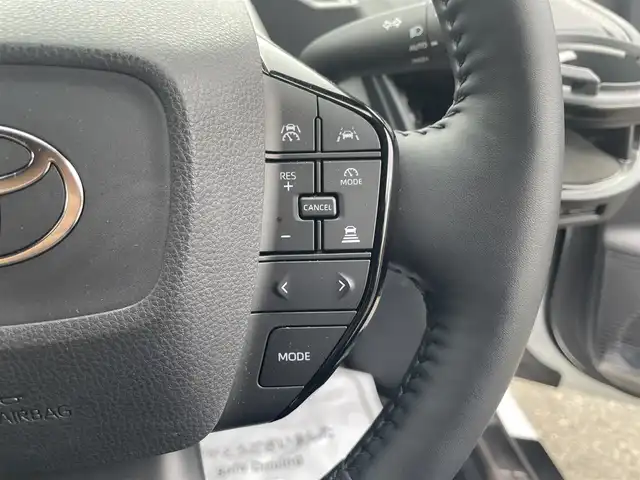 トヨタ プリウス Z 神奈川県 2025(令7)年 0.6万km パール