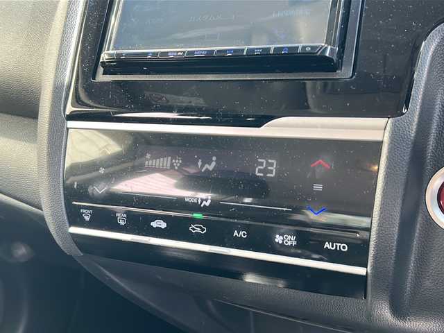 ホンダ フィット 13G FパックコンフォートED 富山県 2016(平28)年 6.4万km プレミアムクリスタルレッドM 社外ナビ/Bluetooth、DVD、CD、フルセグTV/バックカメラ/ABS/横滑り防止装置/盗難防止装置/純正フロアマット/スマートキー/スペアキー/プッシュスタート/ETC/冬タイヤ車載/取扱説明書/保証書/ワンオーナー/記録簿