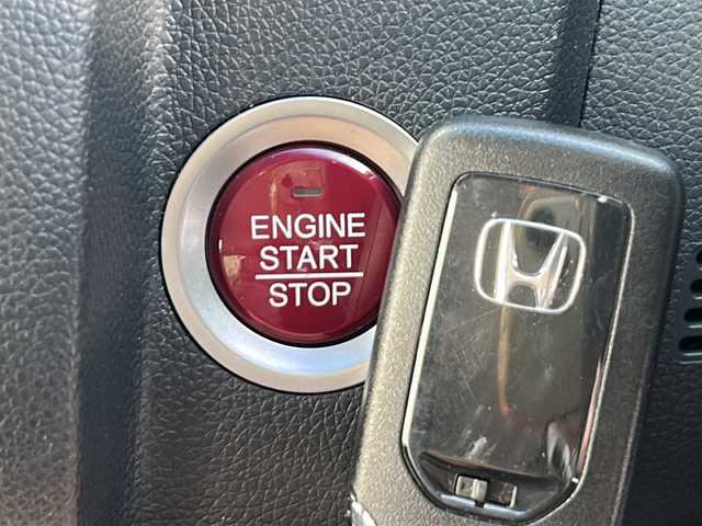 ホンダ フィット 13G FパックコンフォートED 富山県 2016(平28)年 6.4万km プレミアムクリスタルレッドM 社外ナビ/Bluetooth、DVD、CD、フルセグTV/バックカメラ/ABS/横滑り防止装置/盗難防止装置/純正フロアマット/スマートキー/スペアキー/プッシュスタート/ETC/冬タイヤ車載/取扱説明書/保証書/ワンオーナー/記録簿