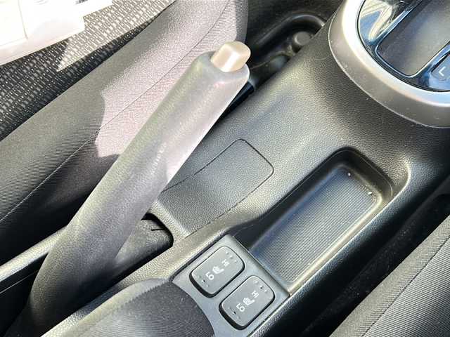 ホンダ フィット 13G FパックコンフォートED 富山県 2016(平28)年 6.4万km プレミアムクリスタルレッドM 社外ナビ/Bluetooth、DVD、CD、フルセグTV/バックカメラ/ABS/横滑り防止装置/盗難防止装置/純正フロアマット/スマートキー/スペアキー/プッシュスタート/ETC/冬タイヤ車載/取扱説明書/保証書/ワンオーナー/記録簿