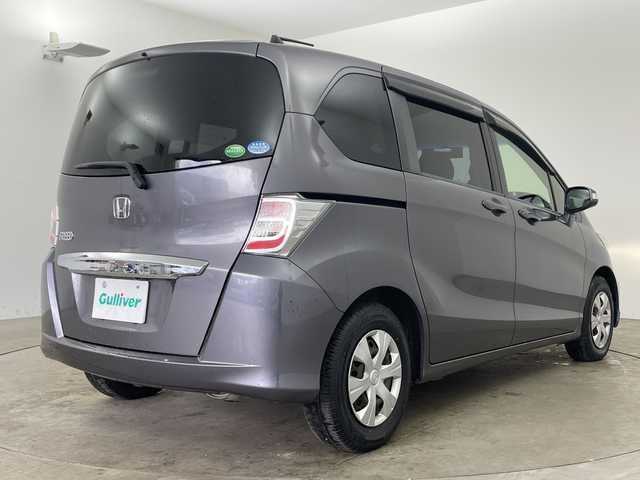 ホンダ フリード G ジャストセレクション+ 兵庫県 2014(平26)年 2.3万km モダンスティールM ・ワンオーナー車/・純正ナビ（CD/DVD/TV/SD/BT)/・片側パワースライドドア/・ハーフレザーシート/・HIDヘッドライト/・ビルトインETC/・3列シート/・2列目外側アームレスト/・スマートキー/・バックカメラ/・オートライト