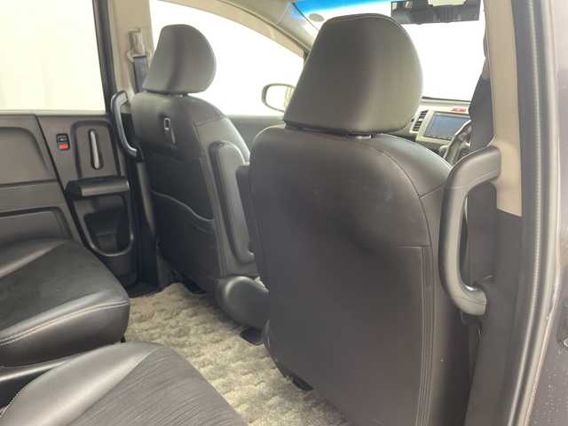 ホンダ フリード G ジャストセレクション+ 兵庫県 2014(平26)年 2.3万km モダンスティールM ・ワンオーナー車/・純正ナビ（CD/DVD/TV/SD/BT)/・片側パワースライドドア/・ハーフレザーシート/・HIDヘッドライト/・ビルトインETC/・3列シート/・2列目外側アームレスト/・スマートキー/・バックカメラ/・オートライト