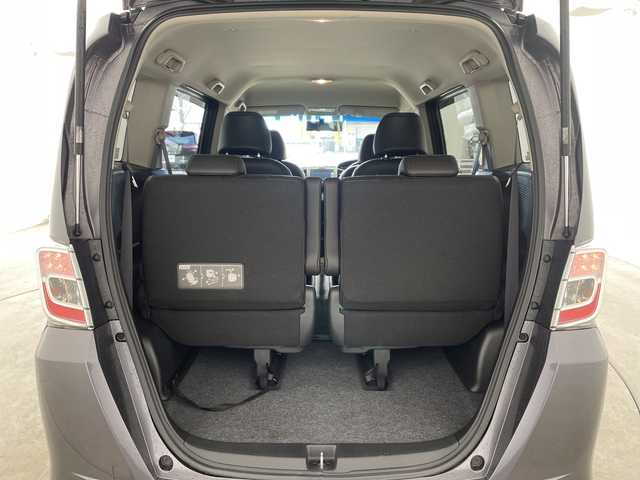 ホンダ フリード G ジャストセレクション+ 兵庫県 2014(平26)年 2.3万km モダンスティールM ・ワンオーナー車/・純正ナビ（CD/DVD/TV/SD/BT)/・片側パワースライドドア/・ハーフレザーシート/・HIDヘッドライト/・ビルトインETC/・3列シート/・2列目外側アームレスト/・スマートキー/・バックカメラ/・オートライト