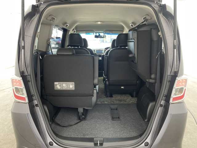 ホンダ フリード G ジャストセレクション+ 兵庫県 2014(平26)年 2.3万km モダンスティールM ・ワンオーナー車/・純正ナビ（CD/DVD/TV/SD/BT)/・片側パワースライドドア/・ハーフレザーシート/・HIDヘッドライト/・ビルトインETC/・3列シート/・2列目外側アームレスト/・スマートキー/・バックカメラ/・オートライト