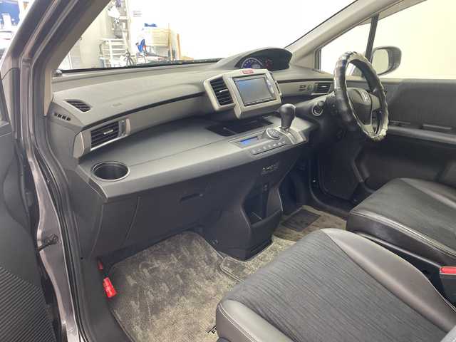 ホンダ フリード G ジャストセレクション+ 兵庫県 2014(平26)年 2.3万km モダンスティールM ・ワンオーナー車/・純正ナビ（CD/DVD/TV/SD/BT)/・片側パワースライドドア/・ハーフレザーシート/・HIDヘッドライト/・ビルトインETC/・3列シート/・2列目外側アームレスト/・スマートキー/・バックカメラ/・オートライト