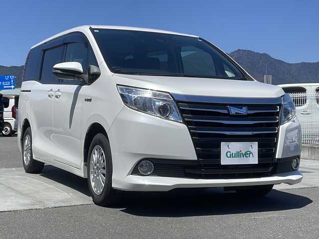 トヨタ ノア ハイブリッド G 山梨県 2017(平29)年 2.6万km ホワイトパールクリスタルシャイン 純正10インチナビ/地デジTV/純正CD/DVD/Bluetooth/バックカメラ/フリップダウンリアモニター/両側パワースライドドア/セーフティセンス/オートハイビーム/前席シートヒーター/LEDヘッドライト/純正15インチAW/スマートキー/ビルトインETC