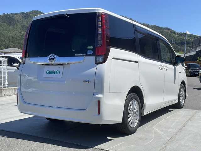 トヨタ ノア ハイブリッド G 山梨県 2017(平29)年 2.6万km ホワイトパールクリスタルシャイン 純正10インチナビ/地デジTV/純正CD/DVD/Bluetooth/バックカメラ/フリップダウンリアモニター/両側パワースライドドア/セーフティセンス/オートハイビーム/前席シートヒーター/LEDヘッドライト/純正15インチAW/スマートキー/ビルトインETC