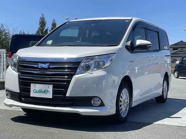 トヨタ ノア ハイブリッド G 山梨県 2017(平29)年 2.6万km ホワイトパールクリスタルシャイン 純正10インチナビ/地デジTV/純正CD/DVD/Bluetooth/バックカメラ/フリップダウンリアモニター/両側パワースライドドア/セーフティセンス/オートハイビーム/前席シートヒーター/LEDヘッドライト/純正15インチAW/スマートキー/ビルトインETC