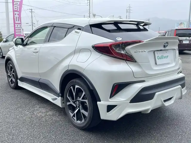 トヨタ Ｃ－ＨＲ G 兵庫県 2019(平31)年 9.8万km ホワイトパールクリスタルシャイン 禁煙車/純正９インチナビ/・Bluetooth・T-connect・SD/・CD/DVD・フルセグ・SD/プリクラッシュセーフティシステム/レーンキープアシスト/BSM/クリアランスソナー/レーダークルーズコントロール/オートライト/オートマチックハイビーム/TRDフルエアロ/電動パーキングブレーキ/ブレーキホールド/シートヒーターDN/ハーフレザーシート/LEDヘッドライト/前方ドラレコ/ビルドインETC/スマートキー/プッシュスタート