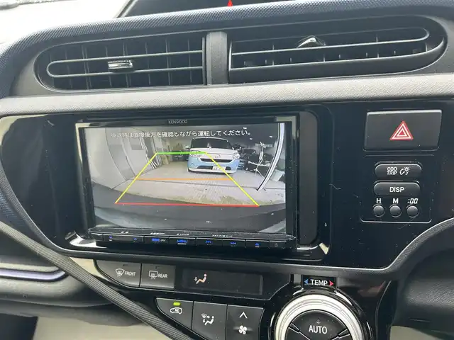 トヨタ アクア S 山形県 2015(平27)年 6.5万km グレーメタリック メモリナビ/　【CD DVD BT フルセグ USB】/バックカメラ/レザー調シートカバー/14インチアルミホイール/アイドリングストップ/電動格納ウィンカーミラー/AAC/ABS/リモコンキー/ETC