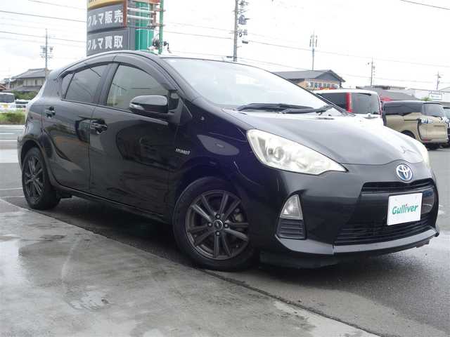 トヨタ アクア G 静岡県 2012(平24)年 6.9万km ブラックマイカ 禁煙車/純正SDナビ（NSZT-W62G)/　CD/DVD/SD/DS/フルセグTV/BT/ビューティーパッケージ/　ナノイー/　前席シートヒーター/ETC/室内灯LED/インパネブラック加飾/社外15インチAW/規格外ステアリング/リモコンキー/純正フロアマット/純正ドアバイザー/保証書/取扱説明書