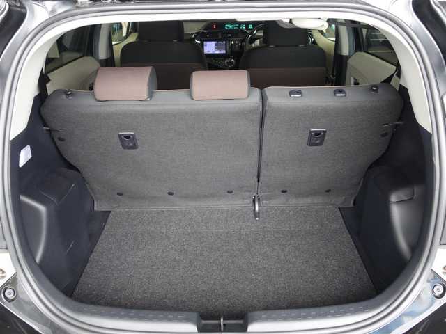 トヨタ アクア G 静岡県 2012(平24)年 6.9万km ブラックマイカ 禁煙車/純正SDナビ（NSZT-W62G)/　CD/DVD/SD/DS/フルセグTV/BT/ビューティーパッケージ/　ナノイー/　前席シートヒーター/ETC/室内灯LED/インパネブラック加飾/社外15インチAW/規格外ステアリング/リモコンキー/純正フロアマット/純正ドアバイザー/保証書/取扱説明書