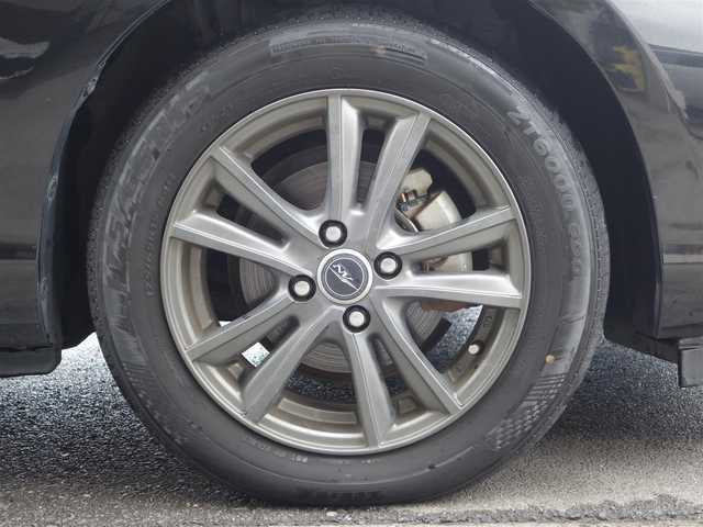 トヨタ アクア G 静岡県 2012(平24)年 6.9万km ブラックマイカ 禁煙車/純正SDナビ（NSZT-W62G)/　CD/DVD/SD/DS/フルセグTV/BT/ビューティーパッケージ/　ナノイー/　前席シートヒーター/ETC/室内灯LED/インパネブラック加飾/社外15インチAW/規格外ステアリング/リモコンキー/純正フロアマット/純正ドアバイザー/保証書/取扱説明書