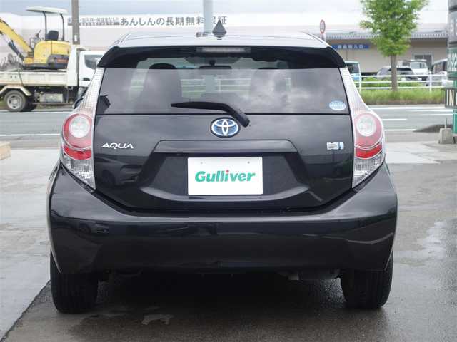 トヨタ アクア G 静岡県 2012(平24)年 6.9万km ブラックマイカ 禁煙車/純正SDナビ（NSZT-W62G)/　CD/DVD/SD/DS/フルセグTV/BT/ビューティーパッケージ/　ナノイー/　前席シートヒーター/ETC/室内灯LED/インパネブラック加飾/社外15インチAW/規格外ステアリング/リモコンキー/純正フロアマット/純正ドアバイザー/保証書/取扱説明書
