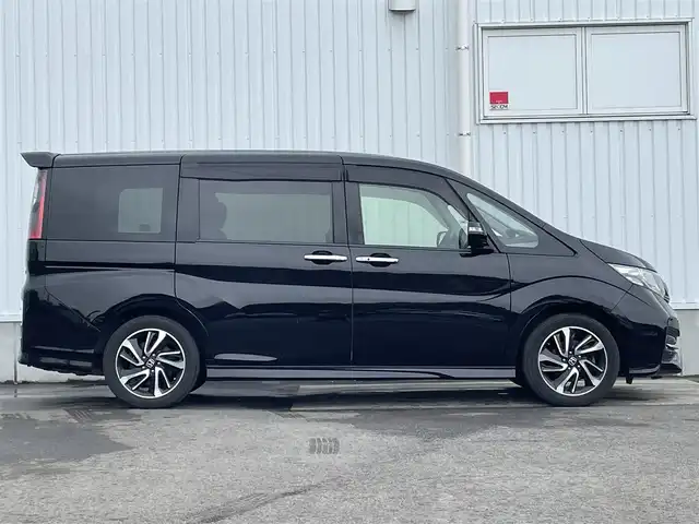 ホンダ ステップワゴン スパーダ クルスピセンシング 愛媛県 2017(平29)年 6.5万km プレミアムスパークルブラックパール 両側パワースライドドア/フリップダウンモニター/純正メモリナビ/CD/DVD/BT/MSV/iPod/フルセグTV/バックカメラ/ビルトインETC2.0/衝突被害軽減ブレーキ/レーンキープアシストシステム/アダプティブクルーズコントロール/ハーフレザーシート/D席＋N席シートヒーター/LEDヘッドライト/フォグライト/オートライト/純正フロアマット/後席サンシェード/純正16インチアルミホイール/スマートキー/プッシュスタート