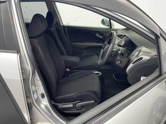 ホンダ ストリーム RSZ HDDナビエディション 栃木県 2008(平20)年 11.6万km アラバスターシルバーメタリック 純正ナビ/（CD/DVD/FM/AM)/バックカメラ/ETC/パドルシフト/純正１７インチAW/電動格納ミラー/オートエアコン/ステアリングリモコン/革巻きステアリング/ドアバイザー/オートライト