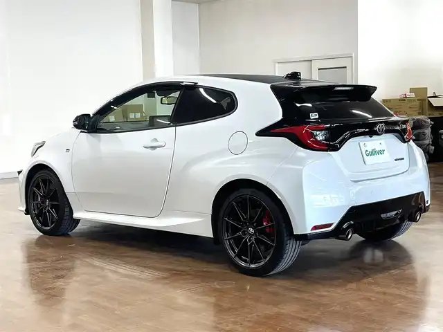 トヨタ ＧＲヤリス RZ ハイパフォーマンス 道央・札幌 2021(令3)年 3万km プラチナホワイトパールマイカ 4WD/ワンオーナー/6速MT/純正ディスプレイオーディオ/ナビゲーション/・フルセグTV/BT/USB/AM/FM/JBLサウンドシステム/バックカメラ/トヨタセーフティセンス/・プリクラッシュセーフティ/・レーントレーシングアシスト/・レーンディパーチャーアラート/・ロードサインアシスト/・発進遅れ告知機能/・緊急操舵支援機能/・低速時加速抑制機能/横滑り防止装置/前後コーナーセンサー/ブラインドスポットモニター/ヘッドアップディスプレイ/レーダークルーズコントロール/ビルトインETC/社外前後ドライブレコーダー/ハーフレザーシート/前席シートヒーター/ステアリングヒーター/ステアリングリモコン/アイドリングストップ/ウインカーミラー/純正フロアマット/プッシュスタート/スマートキーx2/オートライト/オートハイビーム/LEDヘッドライト/フォグライト/ヘッドライトレベライザー/純正18インチAW/新車時保証書/取扱説明書