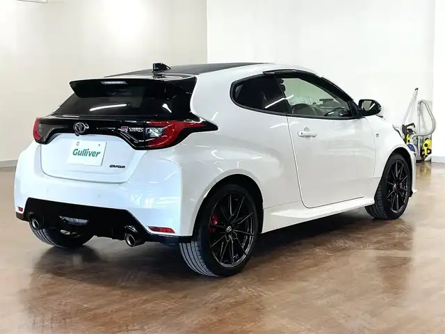 トヨタ ＧＲヤリス RZ ハイパフォーマンス 道央・札幌 2021(令3)年 3万km プラチナホワイトパールマイカ 4WD/ワンオーナー/6速MT/純正ディスプレイオーディオ/ナビゲーション/・フルセグTV/BT/USB/AM/FM/JBLサウンドシステム/バックカメラ/トヨタセーフティセンス/・プリクラッシュセーフティ/・レーントレーシングアシスト/・レーンディパーチャーアラート/・ロードサインアシスト/・発進遅れ告知機能/・緊急操舵支援機能/・低速時加速抑制機能/横滑り防止装置/前後コーナーセンサー/ブラインドスポットモニター/ヘッドアップディスプレイ/レーダークルーズコントロール/ビルトインETC/社外前後ドライブレコーダー/ハーフレザーシート/前席シートヒーター/ステアリングヒーター/ステアリングリモコン/アイドリングストップ/ウインカーミラー/純正フロアマット/プッシュスタート/スマートキーx2/オートライト/オートハイビーム/LEDヘッドライト/フォグライト/ヘッドライトレベライザー/純正18インチAW/新車時保証書/取扱説明書