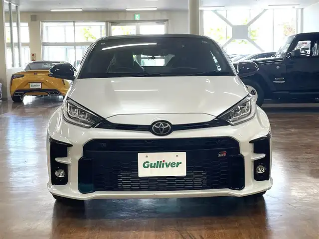 トヨタ ＧＲヤリス RZ ハイパフォーマンス 道央・札幌 2021(令3)年 3万km プラチナホワイトパールマイカ 4WD/ワンオーナー/6速MT/純正ディスプレイオーディオ/ナビゲーション/・フルセグTV/BT/USB/AM/FM/JBLサウンドシステム/バックカメラ/トヨタセーフティセンス/・プリクラッシュセーフティ/・レーントレーシングアシスト/・レーンディパーチャーアラート/・ロードサインアシスト/・発進遅れ告知機能/・緊急操舵支援機能/・低速時加速抑制機能/横滑り防止装置/前後コーナーセンサー/ブラインドスポットモニター/ヘッドアップディスプレイ/レーダークルーズコントロール/ビルトインETC/社外前後ドライブレコーダー/ハーフレザーシート/前席シートヒーター/ステアリングヒーター/ステアリングリモコン/アイドリングストップ/ウインカーミラー/純正フロアマット/プッシュスタート/スマートキーx2/オートライト/オートハイビーム/LEDヘッドライト/フォグライト/ヘッドライトレベライザー/純正18インチAW/新車時保証書/取扱説明書