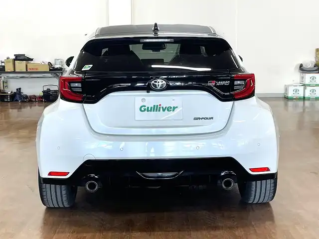 トヨタ ＧＲヤリス RZ ハイパフォーマンス 道央・札幌 2021(令3)年 3万km プラチナホワイトパールマイカ 4WD/ワンオーナー/6速MT/純正ディスプレイオーディオ/ナビゲーション/・フルセグTV/BT/USB/AM/FM/JBLサウンドシステム/バックカメラ/トヨタセーフティセンス/・プリクラッシュセーフティ/・レーントレーシングアシスト/・レーンディパーチャーアラート/・ロードサインアシスト/・発進遅れ告知機能/・緊急操舵支援機能/・低速時加速抑制機能/横滑り防止装置/前後コーナーセンサー/ブラインドスポットモニター/ヘッドアップディスプレイ/レーダークルーズコントロール/ビルトインETC/社外前後ドライブレコーダー/ハーフレザーシート/前席シートヒーター/ステアリングヒーター/ステアリングリモコン/アイドリングストップ/ウインカーミラー/純正フロアマット/プッシュスタート/スマートキーx2/オートライト/オートハイビーム/LEDヘッドライト/フォグライト/ヘッドライトレベライザー/純正18インチAW/新車時保証書/取扱説明書