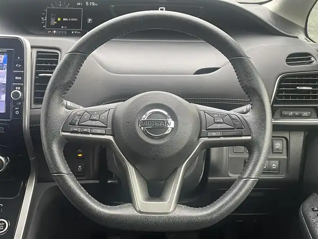 日産 セレナ ハイウェイスター Vセレクション 熊本県 2018(平30)年 4.9万km ブリリアントホワイトパール 2トーン 衝突軽減ブレーキ/プッシュスタート/純正ナビ/（CD・DVD・フルセグTV・BTオーディオ・SD）/純正フリップダウンモニター/アラウンドビューモニター/ETC/ドライブレコーダー/純正16インチAW/クルーズコントロール/LEDヘッドライト/オートライト/フォグライト/前後コーナーセンサー/横滑り防止装置/ウィンカーミラー/純正フロアマット/純正ドアバイザー/新車保証書/取扱説明書/スマートスペアキー×1本