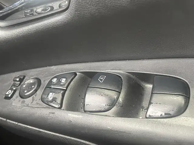日産 セレナ ハイウェイスター Vセレクション 熊本県 2018(平30)年 4.9万km ブリリアントホワイトパール 2トーン 衝突軽減ブレーキ/プッシュスタート/純正ナビ/（CD・DVD・フルセグTV・BTオーディオ・SD）/純正フリップダウンモニター/アラウンドビューモニター/ETC/ドライブレコーダー/純正16インチAW/クルーズコントロール/LEDヘッドライト/オートライト/フォグライト/前後コーナーセンサー/横滑り防止装置/ウィンカーミラー/純正フロアマット/純正ドアバイザー/新車保証書/取扱説明書/スマートスペアキー×1本