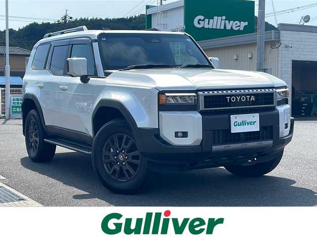 トヨタ ランドクルーザー ２５０ VX 山口県 2024(令6)年 0.9万km プラチナホワイトパールマイカ ワンオーナー車/禁煙車/サンルーフ/黒レザーシート/ルーフレール/純正ナビ/Bluetooth/フルセグTV/HDMI/Miracast/デジタルインナーミラー/アラウンドビューモニター/トヨタセーフティーセンス/レーダークルーズコントロール/ブラインドスポットモニター/レーンキープアシスト/パワーバックドア/コーナーセンサー/D/席パワーシート/前席シートヒーター＆ベンチレーション/オートライト/LEDヘッドライト＆LEDフォグライト/オートマチックハイビーム/スマートキー＆プッシュスタート/ステアリングスイッチ/ステアリングヒーター/純正18インチAW/純正フロアマット/保証書/スペアキー1個