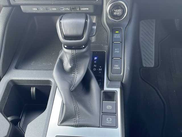 トヨタ ランドクルーザー ２５０ VX 山口県 2024(令6)年 0.9万km プラチナホワイトパールマイカ ワンオーナー車/禁煙車/サンルーフ/黒レザーシート/ルーフレール/純正ナビ/Bluetooth/フルセグTV/HDMI/Miracast/デジタルインナーミラー/アラウンドビューモニター/トヨタセーフティーセンス/レーダークルーズコントロール/ブラインドスポットモニター/レーンキープアシスト/パワーバックドア/コーナーセンサー/D/席パワーシート/前席シートヒーター＆ベンチレーション/オートライト/LEDヘッドライト＆LEDフォグライト/オートマチックハイビーム/スマートキー＆プッシュスタート/ステアリングスイッチ/ステアリングヒーター/純正18インチAW/純正フロアマット/保証書/スペアキー1個