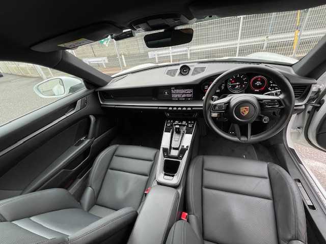 ポルシェ ポルシェ ９１１ カレラS 埼玉県 2023(令5)年 0.6万km ピュアホワイト ワンオーナー/スポーツクロノパッケージ/純正ナビ/Bluetooth/タイプC/　AppleCarPiay/AndroidAuto/360°モニター/黒レザーシート/運転席パワーシート/前席シートヒーター/パークアシスト/レーンチェンジアシスト/クルーズコントロール/PASMスポーツサス/LEDヘッドライト/パドルシフト/アイドリングストップ/前後ドライブレコーダー/ビルトインETC2.0/スマートキー/スペアキー