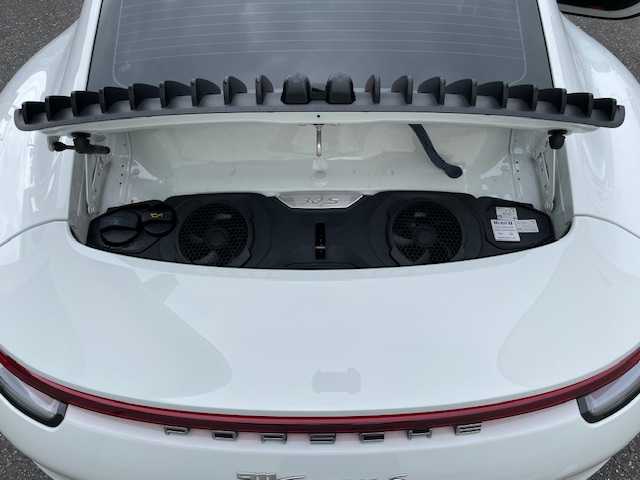 ポルシェ ポルシェ ９１１ カレラS 埼玉県 2023(令5)年 0.6万km ピュアホワイト ワンオーナー/スポーツクロノパッケージ/純正ナビ/Bluetooth/タイプC/　AppleCarPiay/AndroidAuto/360°モニター/黒レザーシート/運転席パワーシート/前席シートヒーター/パークアシスト/レーンチェンジアシスト/クルーズコントロール/PASMスポーツサス/LEDヘッドライト/パドルシフト/アイドリングストップ/前後ドライブレコーダー/ビルトインETC2.0/スマートキー/スペアキー