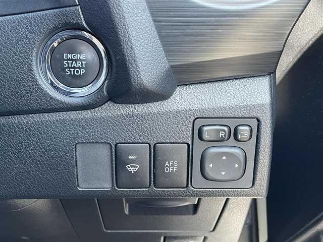 トヨタ オーリス 150X Sパッケージ 道央・札幌 2013(平25)年 8万km ホワイトパールクリスタルシャイン ４WD/寒冷地仕様/純正ディーラーOPナビ/CD/DVD/BT/フルセグ/横滑り防止装置/AFS/ETC/センターデフロック/ワイパーデアイサー/革巻きステアリング/ステアリングリモコン/MTモード付AT/プッシュスタート/スマートキー/HIDヘッドライト/オートライト/フォグランプ/電動格納ミラー/ヒーテッドドアミラー/ウィンカーミラー/純正フロアマット/ドアバイザー/スペアキー/純正AW付夏タイヤ積込/205/55/R16/2019年/山5mm