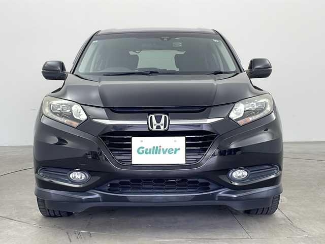 ホンダ ヴェゼル X 兵庫県 2015(平27)年 8.8万km クリスタルブラックパール ・社外ナビ/・フルセグTV/・BT・SD・DVD・CD/・バックカメラ/・ETC/・クルーズコントロール/・衝突軽減ブレーキ/・横滑り防止/・ドライブレコーダー/・電動パーキングブレーキ/・ブレーキホールド/・ECON/・チップアップシート/・プッシュスタート/・LEDライト/・室内灯LED/・フォグランプ/・ブレーキホールド/・W＋サイドエアバック/・カーテンエアバック/・電動格納ミラー/・ウインカーミラー/・スマートキー/・スペアキー/・ドアバイザー/・フロアマット/・純正16インチアルミホイール