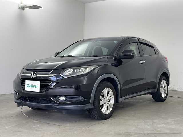 ホンダ ヴェゼル X 兵庫県 2015(平27)年 8.8万km クリスタルブラックパール ・社外ナビ/・フルセグTV/・BT・SD・DVD・CD/・バックカメラ/・ETC/・クルーズコントロール/・衝突軽減ブレーキ/・横滑り防止/・ドライブレコーダー/・電動パーキングブレーキ/・ブレーキホールド/・ECON/・チップアップシート/・プッシュスタート/・LEDライト/・室内灯LED/・フォグランプ/・ブレーキホールド/・W＋サイドエアバック/・カーテンエアバック/・電動格納ミラー/・ウインカーミラー/・スマートキー/・スペアキー/・ドアバイザー/・フロアマット/・純正16インチアルミホイール