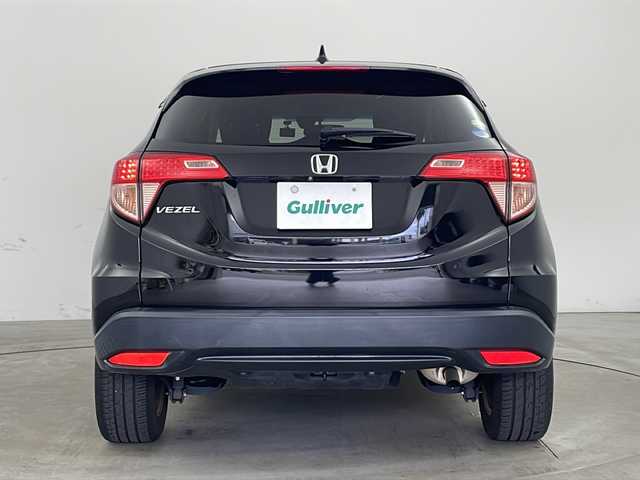 ホンダ ヴェゼル X 兵庫県 2015(平27)年 8.8万km クリスタルブラックパール ・社外ナビ/・フルセグTV/・BT・SD・DVD・CD/・バックカメラ/・ETC/・クルーズコントロール/・衝突軽減ブレーキ/・横滑り防止/・ドライブレコーダー/・電動パーキングブレーキ/・ブレーキホールド/・ECON/・チップアップシート/・プッシュスタート/・LEDライト/・室内灯LED/・フォグランプ/・ブレーキホールド/・W＋サイドエアバック/・カーテンエアバック/・電動格納ミラー/・ウインカーミラー/・スマートキー/・スペアキー/・ドアバイザー/・フロアマット/・純正16インチアルミホイール