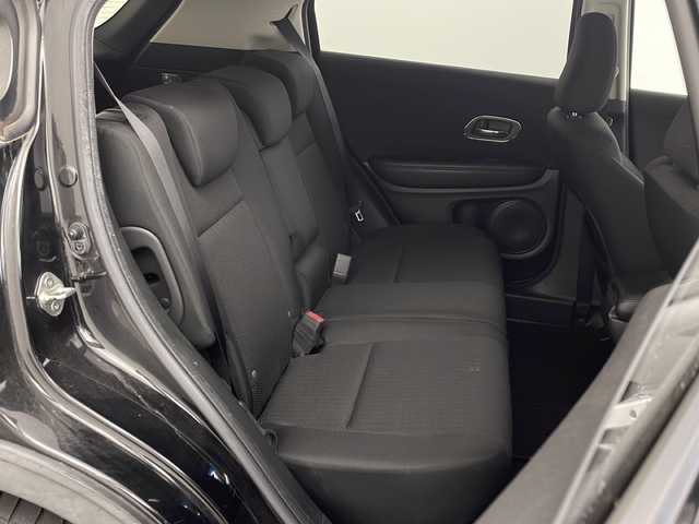 ホンダ ヴェゼル X 兵庫県 2015(平27)年 8.8万km クリスタルブラックパール ・社外ナビ/・フルセグTV/・BT・SD・DVD・CD/・バックカメラ/・ETC/・クルーズコントロール/・衝突軽減ブレーキ/・横滑り防止/・ドライブレコーダー/・電動パーキングブレーキ/・ブレーキホールド/・ECON/・チップアップシート/・プッシュスタート/・LEDライト/・室内灯LED/・フォグランプ/・ブレーキホールド/・W＋サイドエアバック/・カーテンエアバック/・電動格納ミラー/・ウインカーミラー/・スマートキー/・スペアキー/・ドアバイザー/・フロアマット/・純正16インチアルミホイール