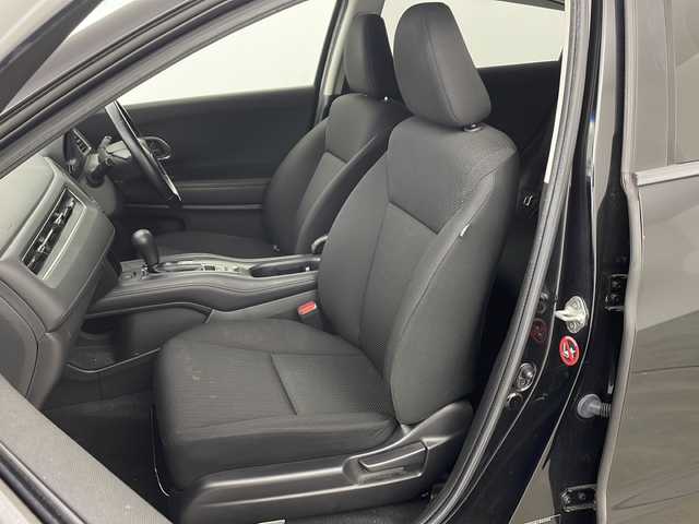 ホンダ ヴェゼル X 兵庫県 2015(平27)年 8.8万km クリスタルブラックパール ・社外ナビ/・フルセグTV/・BT・SD・DVD・CD/・バックカメラ/・ETC/・クルーズコントロール/・衝突軽減ブレーキ/・横滑り防止/・ドライブレコーダー/・電動パーキングブレーキ/・ブレーキホールド/・ECON/・チップアップシート/・プッシュスタート/・LEDライト/・室内灯LED/・フォグランプ/・ブレーキホールド/・W＋サイドエアバック/・カーテンエアバック/・電動格納ミラー/・ウインカーミラー/・スマートキー/・スペアキー/・ドアバイザー/・フロアマット/・純正16インチアルミホイール