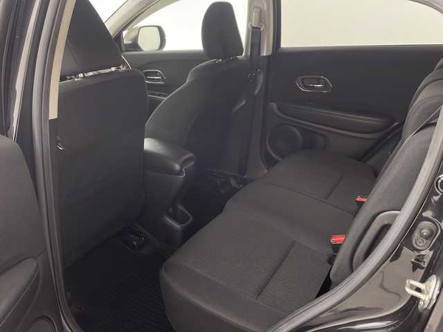 ホンダ ヴェゼル X 兵庫県 2015(平27)年 8.8万km クリスタルブラックパール ・社外ナビ/・フルセグTV/・BT・SD・DVD・CD/・バックカメラ/・ETC/・クルーズコントロール/・衝突軽減ブレーキ/・横滑り防止/・ドライブレコーダー/・電動パーキングブレーキ/・ブレーキホールド/・ECON/・チップアップシート/・プッシュスタート/・LEDライト/・室内灯LED/・フォグランプ/・ブレーキホールド/・W＋サイドエアバック/・カーテンエアバック/・電動格納ミラー/・ウインカーミラー/・スマートキー/・スペアキー/・ドアバイザー/・フロアマット/・純正16インチアルミホイール