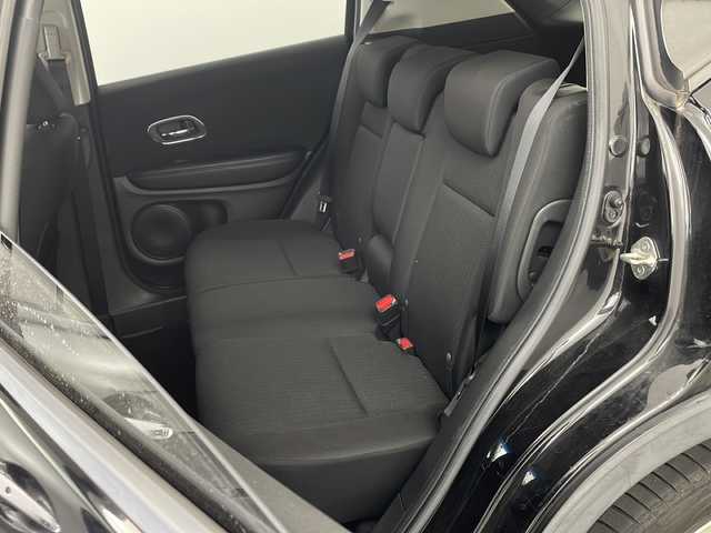 ホンダ ヴェゼル X 兵庫県 2015(平27)年 8.8万km クリスタルブラックパール ・社外ナビ/・フルセグTV/・BT・SD・DVD・CD/・バックカメラ/・ETC/・クルーズコントロール/・衝突軽減ブレーキ/・横滑り防止/・ドライブレコーダー/・電動パーキングブレーキ/・ブレーキホールド/・ECON/・チップアップシート/・プッシュスタート/・LEDライト/・室内灯LED/・フォグランプ/・ブレーキホールド/・W＋サイドエアバック/・カーテンエアバック/・電動格納ミラー/・ウインカーミラー/・スマートキー/・スペアキー/・ドアバイザー/・フロアマット/・純正16インチアルミホイール